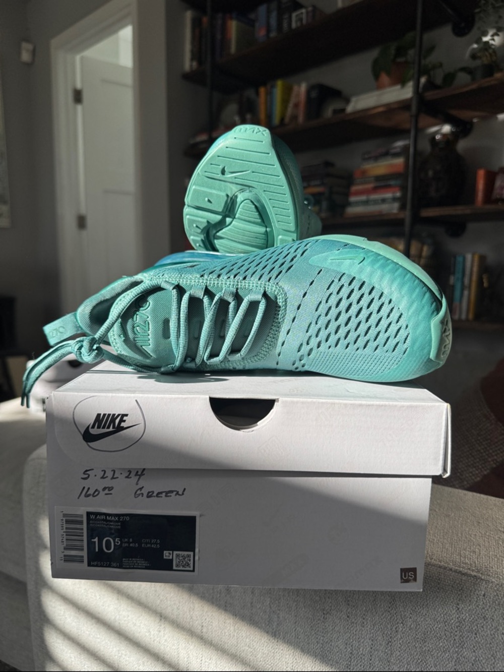 Women’s Nike Teal/Turquoise Air Max 270 Sneakers - Picture 3 of 6